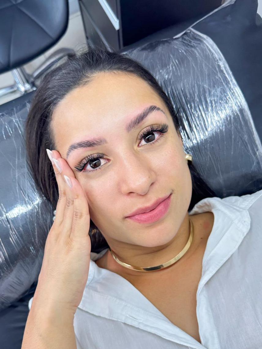 Exemplo de alongamento de cílios 4